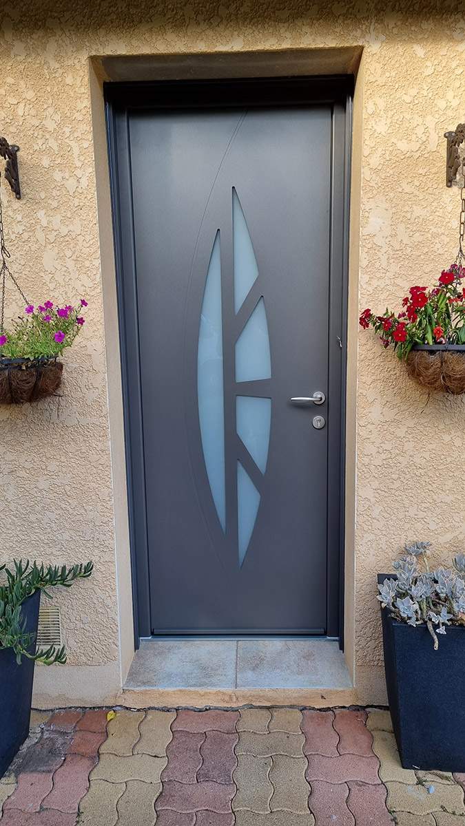 Installation de porte d'entrée Saint-Bonnet-la-Rivière