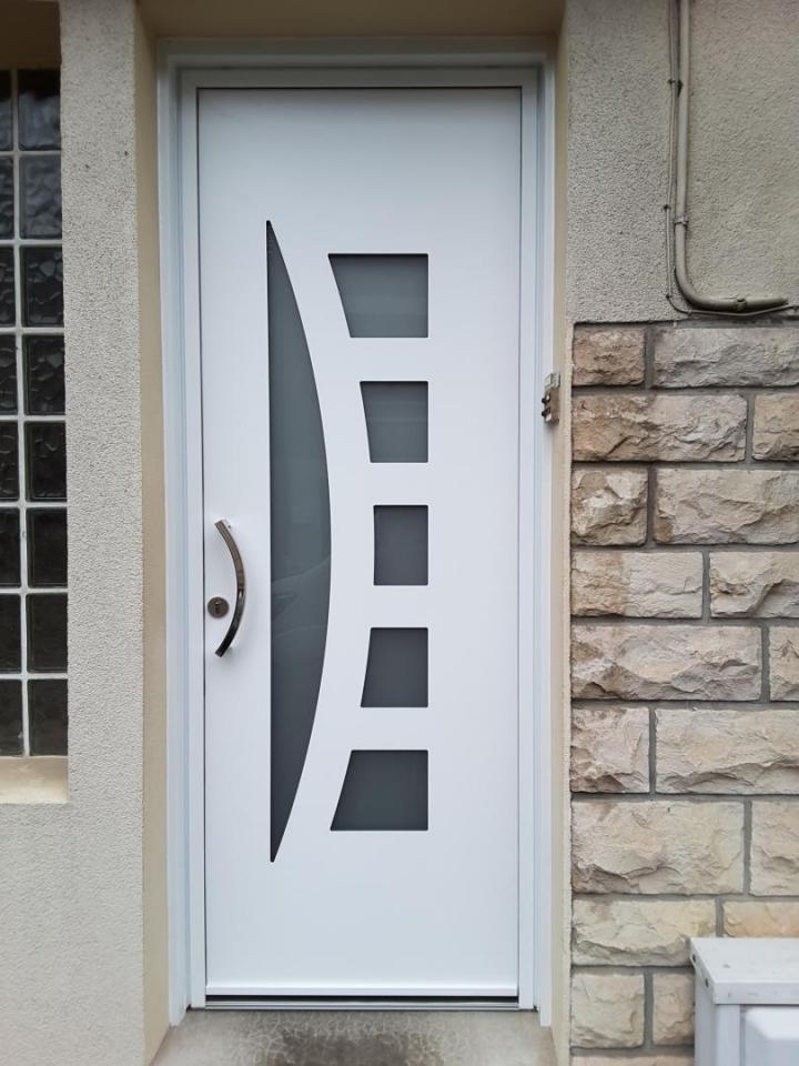 Installation de porte d'entrée Saint-Bonnet-la-Rivière