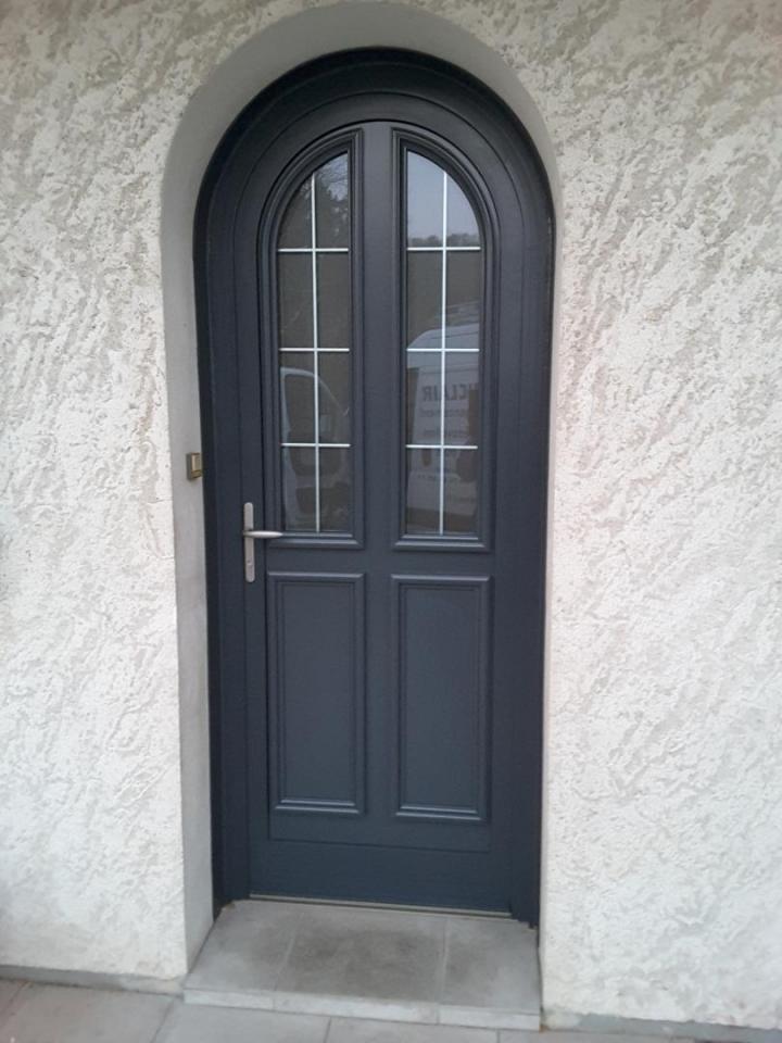 Installation de porte d'entrée Saint-Bonnet-la-Rivière